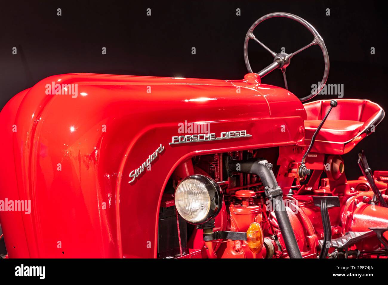 Porsche Diesel Tractor Standard 218, anno di costruzione 1959, Porsche  Museum, Vintage Tractor, Car Museum, Stoccarda, Baden-Wuerttemberg,  Germania Foto stock - Alamy