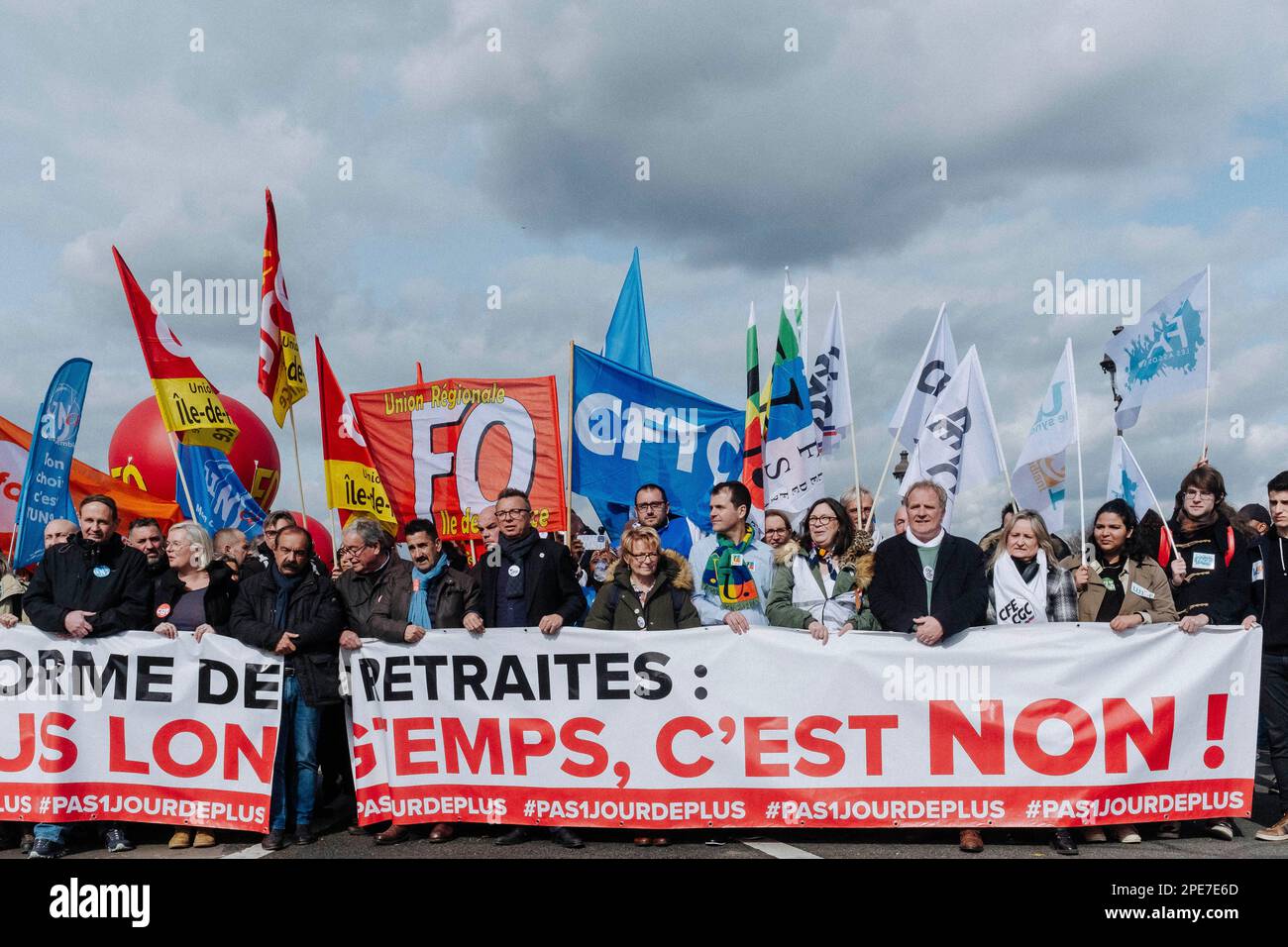 Parigi, Francia. 15th Mar, 2023. Jan Schmidt-Whitley/le Pictorium - dimostrazione contro la riforma pensionistica a Parigi - 15/3/2023 - Francia/Parigi/Parigi - decine di migliaia di persone si sono riunite a Parigi per appello dell'interUnione per mostrare la loro opposizione alla riforma portata dal governo di Elisabeth Borne. Scontri occasionali scoppiarono durante tutto il giorno. Credit: LE PICTORIUM/Alamy Live News Foto Stock