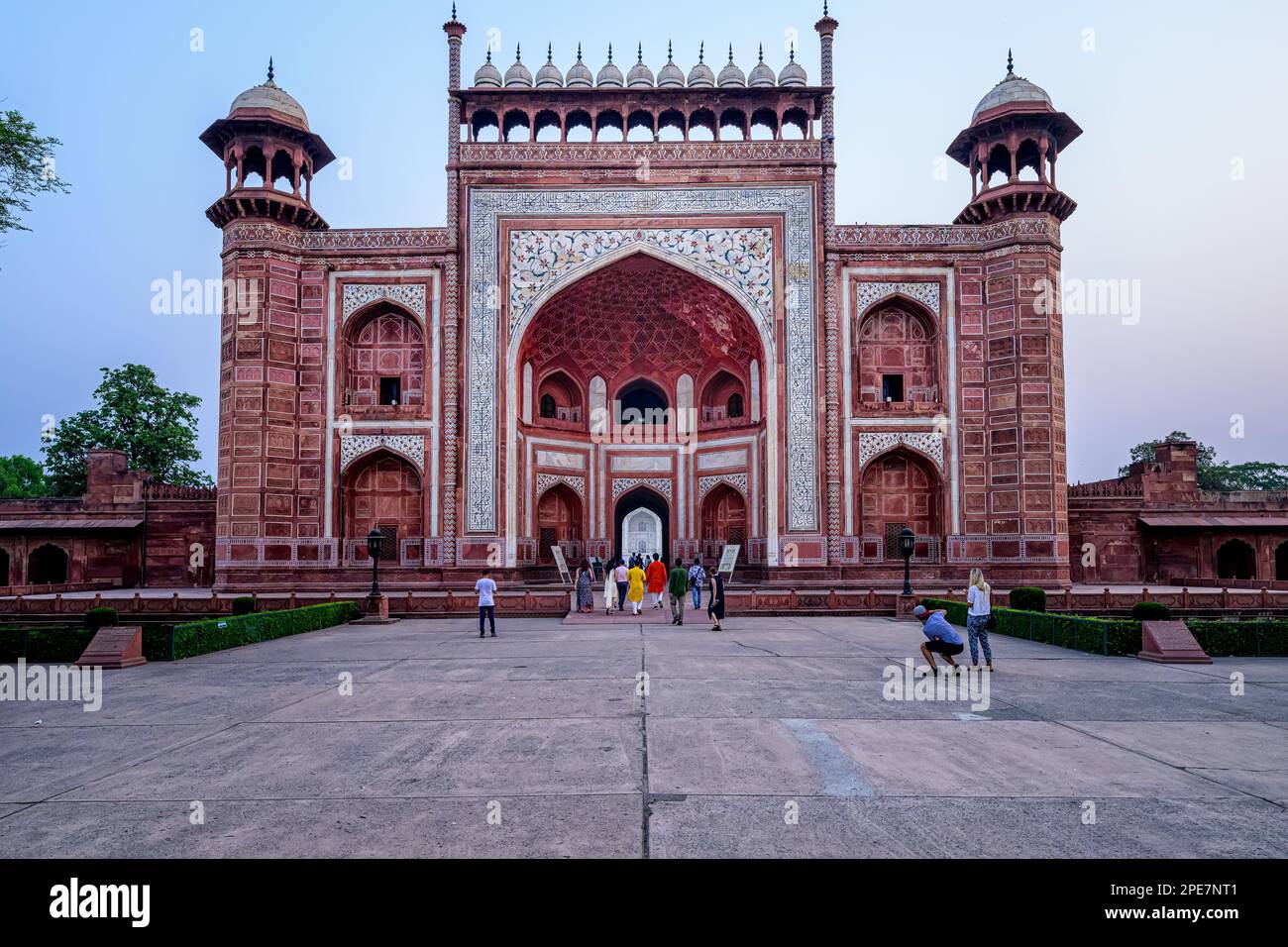 Darwaza-e-Rauza, porta d'ingresso al complesso del Taj Mahal Foto Stock