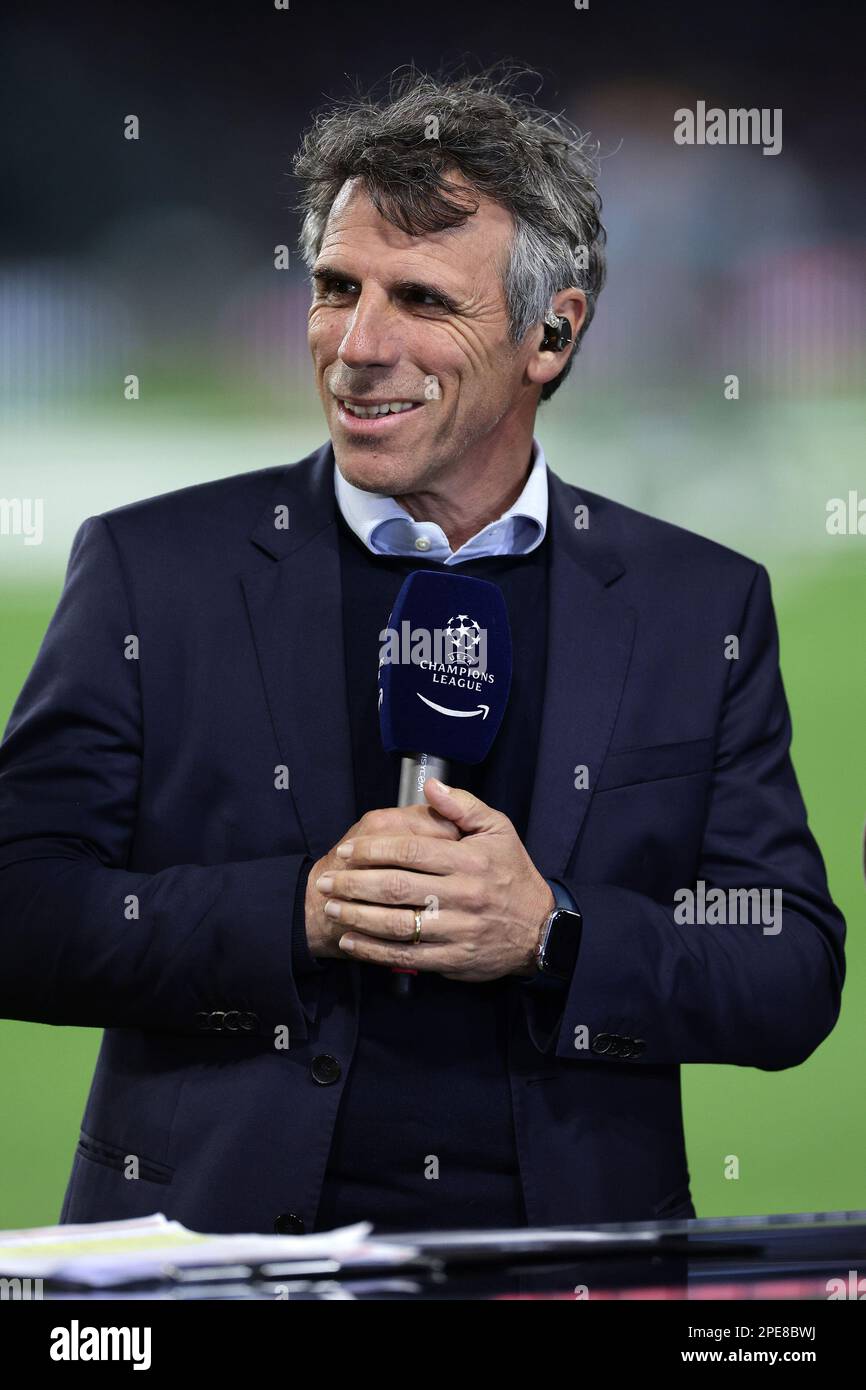 Napoli, Italia. 15th Mar, 2023. Gianfranco Zola UEFA Champions League Pondit prima della partita di calcio della Champions League tra SSC Napoli e Eintracht Francoforte allo stadio Diego Armando Maradona di Napoli (Italia), 15th marzo 2023. Foto Cesare Purini/Insidefoto Credit: Insidefoto di andrea staccioli/Alamy Live News Foto Stock