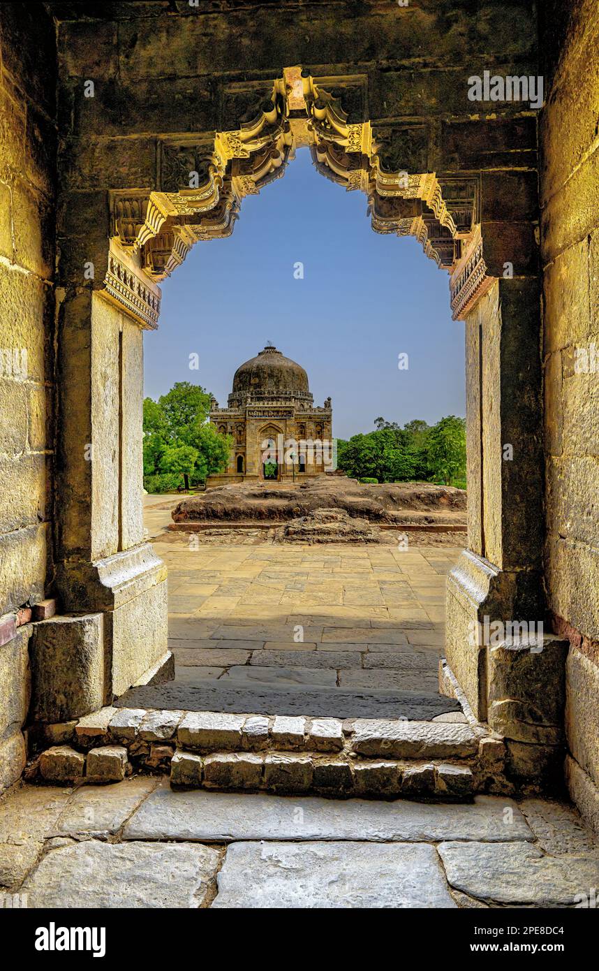 Shish Gumbad Tomba situato nei Giardini Lodi a Nuova Delhi Foto Stock