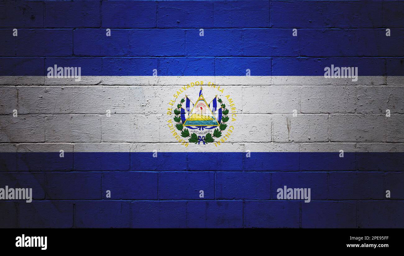 Bandiera di El Salvador dipinta su un muro di cenere. Foto Stock