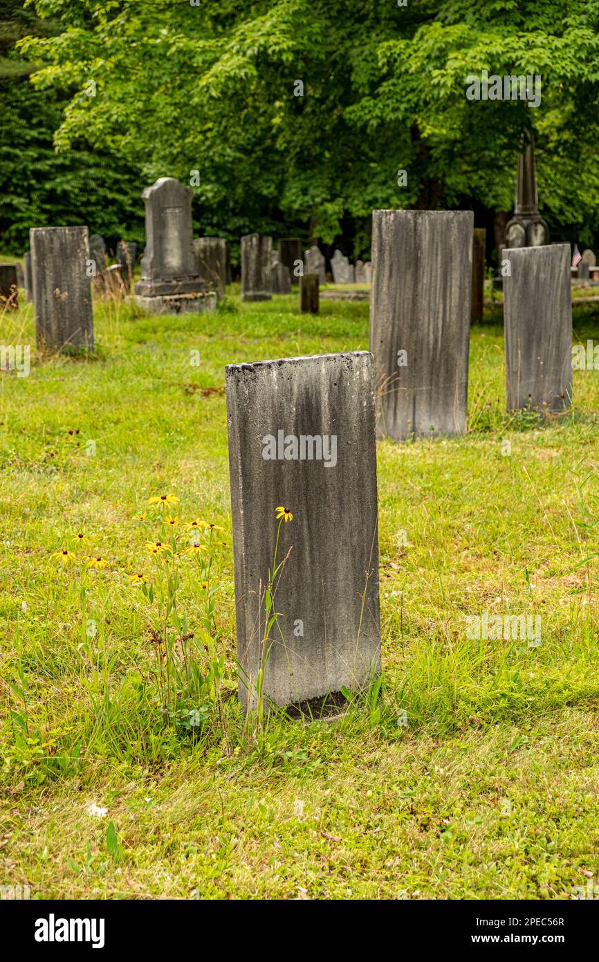 Un vecchio cimitero nella piccola città del Massachusetts di Warwick Foto Stock