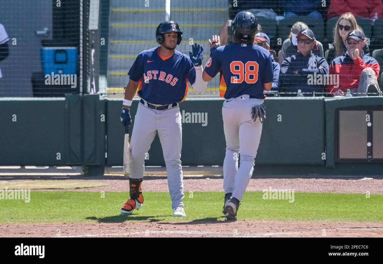 North Port, Stati Uniti. 15th Mar, 2023. Dauri Lorenzo (L) di Houston Astros si congratula con Jordan Brewer (98) mentre segna durante il sesto inning di una partita di baseball di allenamento primaverile contro gli Atlanta Braves al CoolToday Park a North Port, Florida, mercoledì 15 marzo 2023. Foto di Steve Nesius/UPI Credit: UPI/Alamy Live News Foto Stock