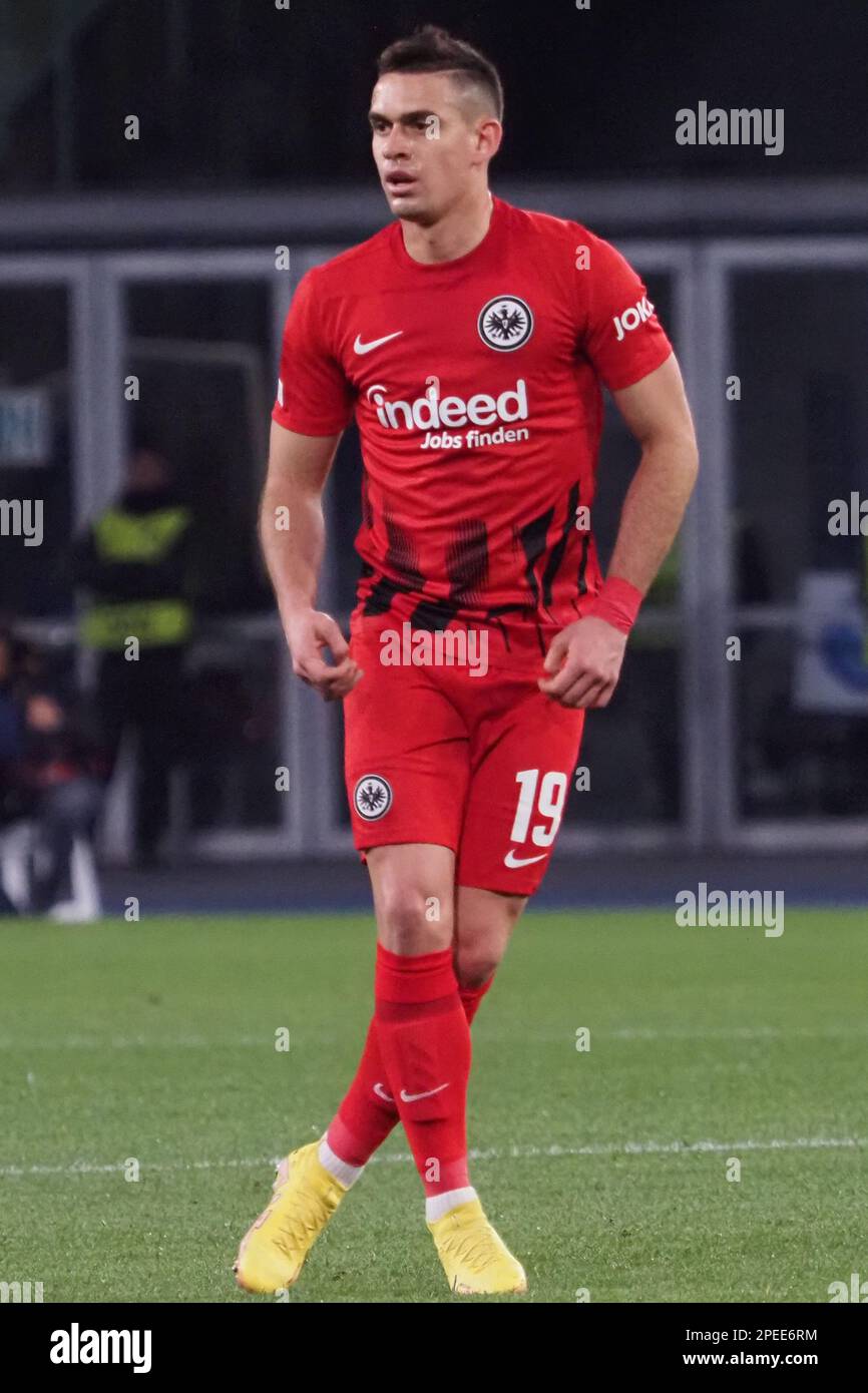 Napoli, Italia. 15th Mar, 2023. Rafael Santos Borré giocatore di Eintracht Francoforte, durante la partita di campionato dei campioni UEFA tra Napoli e Eintracht Francoforte, risultato finale Napoli 3, Eintracht Francoforte 0. Partita giocata allo stadio Diego Armando Maradona. Credit: Vincenzo Izzo/Alamy Live News Foto Stock