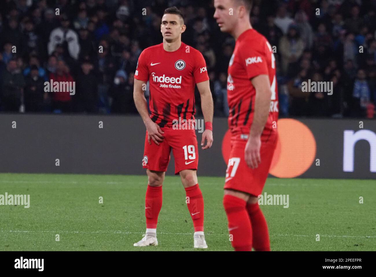 Napoli, Italia. 15th Mar, 2023. Rafael Santos Borré giocatore di Eintracht Francoforte, durante la partita di campionato dei campioni UEFA tra Napoli e Eintracht Francoforte, risultato finale Napoli 3, Eintracht Francoforte 0. Partita giocata allo stadio Diego Armando Maradona. Napoli, Italia, 16 Mar, 2023. (Foto di Vincenzo Izzo/Sipa USA) Credit: Sipa USA/Alamy Live News Foto Stock