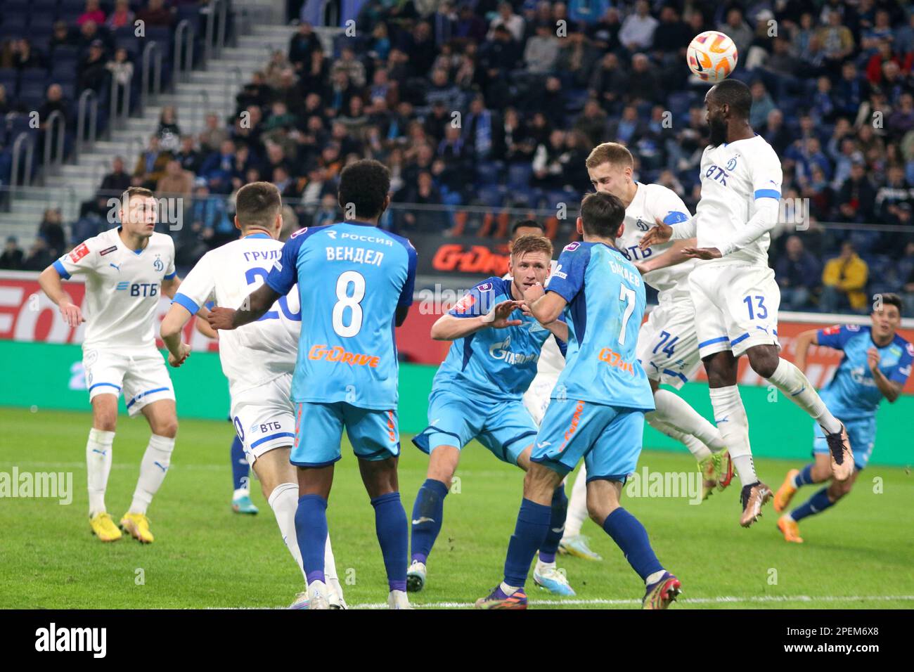 San Pietroburgo, Russia. 15th Mar, 2023. Marcus Wendel Valle da Silva, comunemente noto come Wendel (No.8), Zelimkhan Bakaev (No.7), Dmitri Chistyakov (No.2) di Zenit e Moumi Nicolas Brice Ngamaleu (No.13), Daniil Fomin (No.74) di Dynamo in azione durante la partita di calcio di Coppa Russa 2022/2023 tra Zenit Saint Petersburg e Dynamo Arena a Mosca. Punteggio finale; Zenit 1:1 Dynamo (4:5, sparo di rigore). Credit: SOPA Images Limited/Alamy Live News Foto Stock