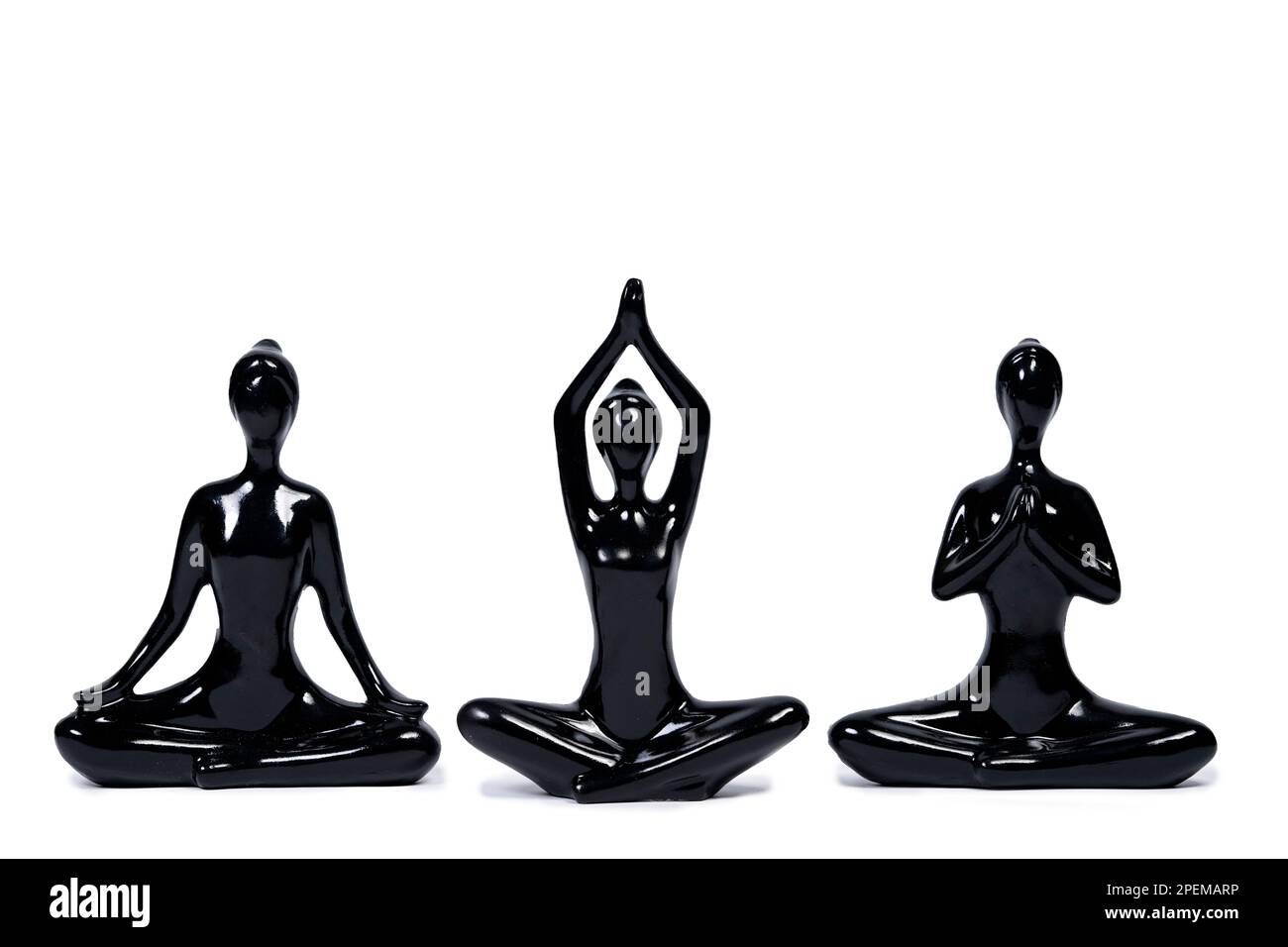 Donne che fanno Yoga Sculpture isolate. Scultura nera che fa yoga. Foto Stock