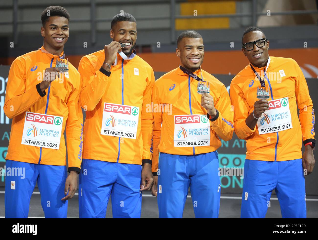 BOERS Isayah , KLEIN IKKINK Isaya ANGELA Ramsey e WATRIN Julien della BONEVACIA Liemarvin dei PAESI BASSI Podium 4 x 400m Relay Men durante i Campionati europei di Atletica Indoor 2023 il 5 marzo 2023 all'Atakoy Arena di Istanbul, Turchia - Foto Laurent Lairys / DPPI Foto Stock