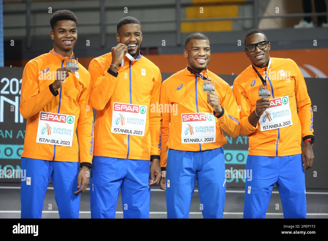 BOERS Isayah , KLEIN IKKINK Isaya ANGELA Ramsey e WATRIN Julien della BONEVACIA Liemarvin dei PAESI BASSI Podium 4 x 400m Relay Men durante i Campionati europei di Atletica Indoor 2023 il 5 marzo 2023 all'Atakoy Arena di Istanbul, Turchia - Foto Laurent Lairys / DPPI Foto Stock