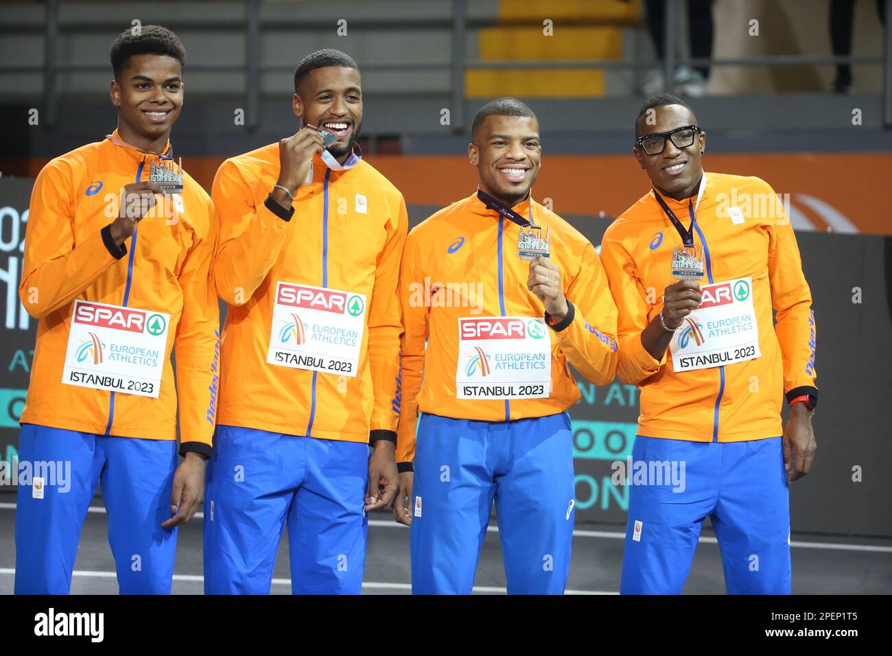 BOERS Isayah , KLEIN IKKINK Isaya ANGELA Ramsey e WATRIN Julien della BONEVACIA Liemarvin dei PAESI BASSI Podium 4 x 400m Relay Men durante i Campionati europei di Atletica Indoor 2023 il 5 marzo 2023 all'Atakoy Arena di Istanbul, Turchia - Foto Laurent Lairys / DPPI Foto Stock