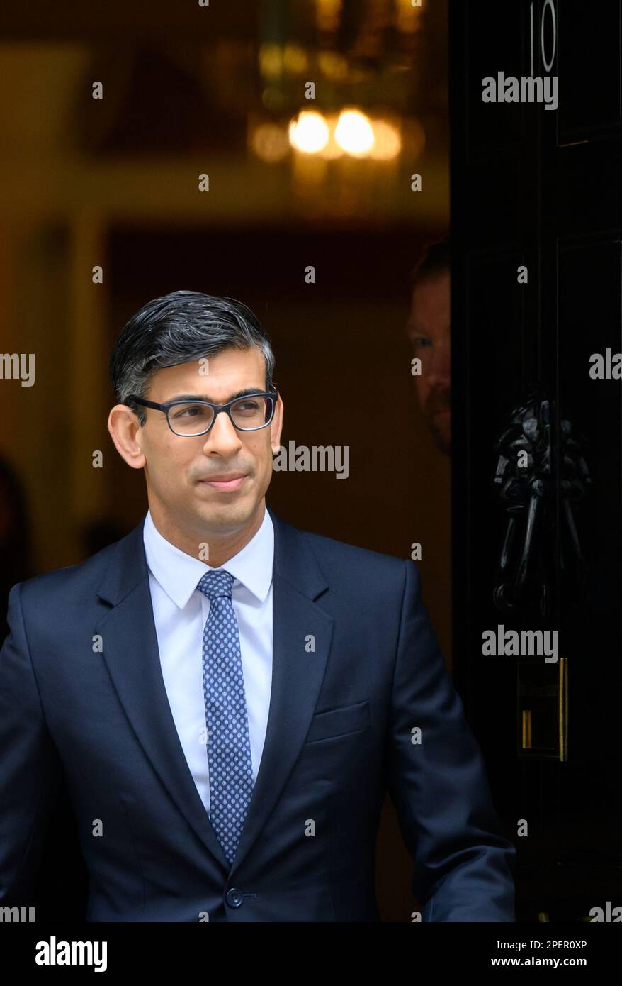 Rishi Sunak MP - primo Ministro britannico - lasciando 10 Downing Street per le interrogazioni del primo Ministro il giorno del bilancio primaverile di Jeremy Hunt, 15th Mar Foto Stock