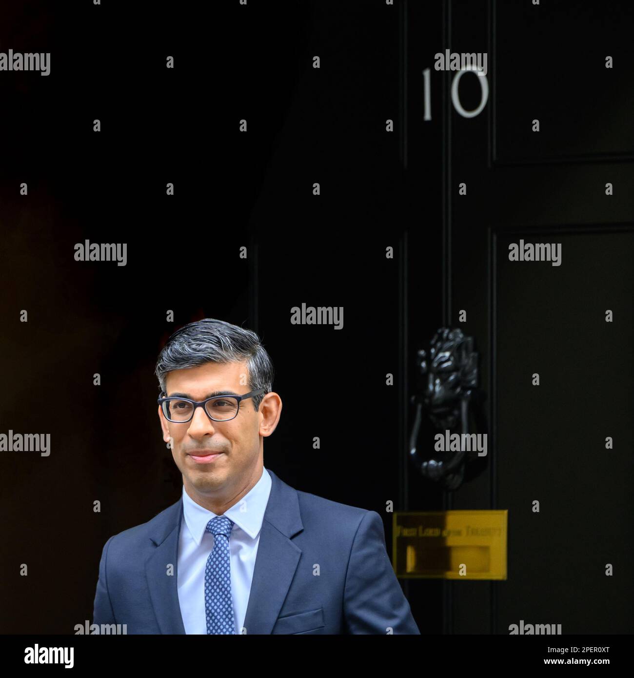Rishi Sunak MP - primo Ministro britannico - lasciando 10 Downing Street per le interrogazioni del primo Ministro il giorno del bilancio primaverile di Jeremy Hunt, 15th Mar Foto Stock