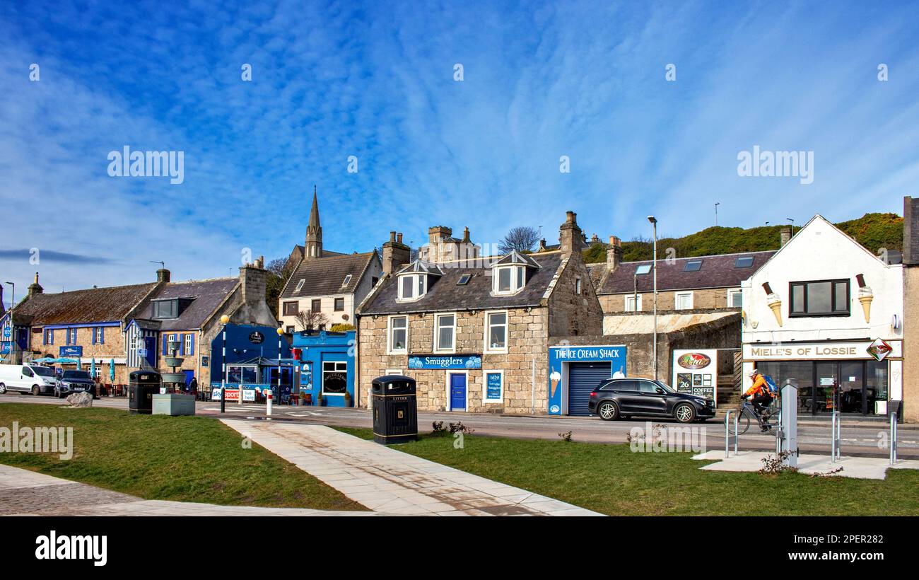 Lossiemouth Moray Coast Scotland gelateria caffè e ristoranti lungo Clifton Street Foto Stock