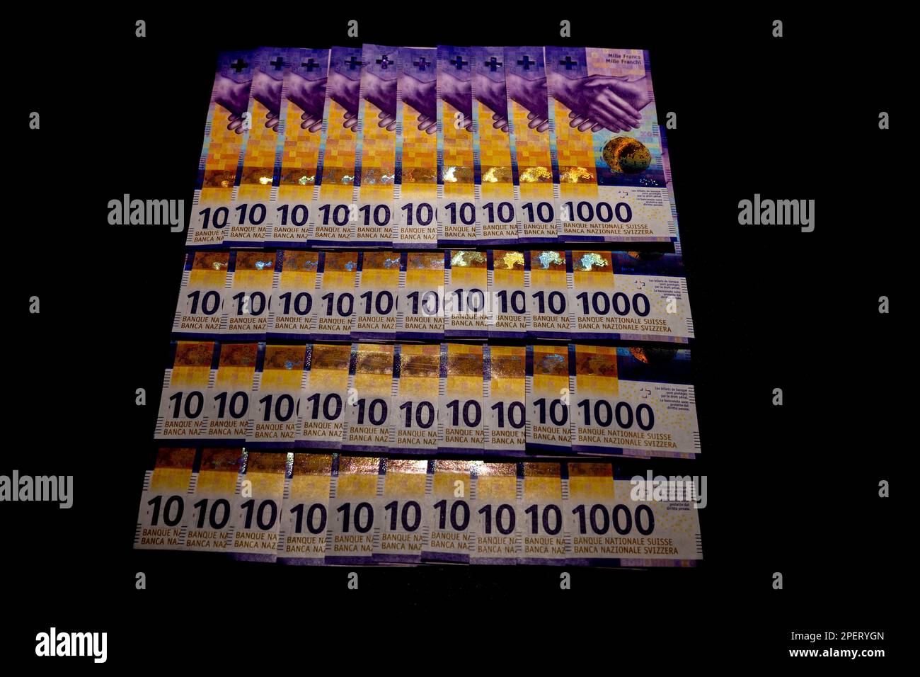 40,000 nel 1000 banconota da franco svizzero su tavola in Svizzera. Foto Stock