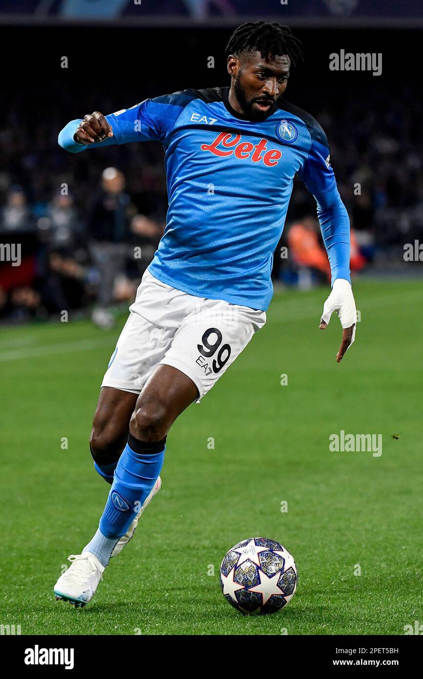 Andre Zambo Anguissa di SSC Napoli in azione durante la partita di calcio della Champions League tra SSC Napoli e Eintracht Francoforte a Diego Armando M. Foto Stock