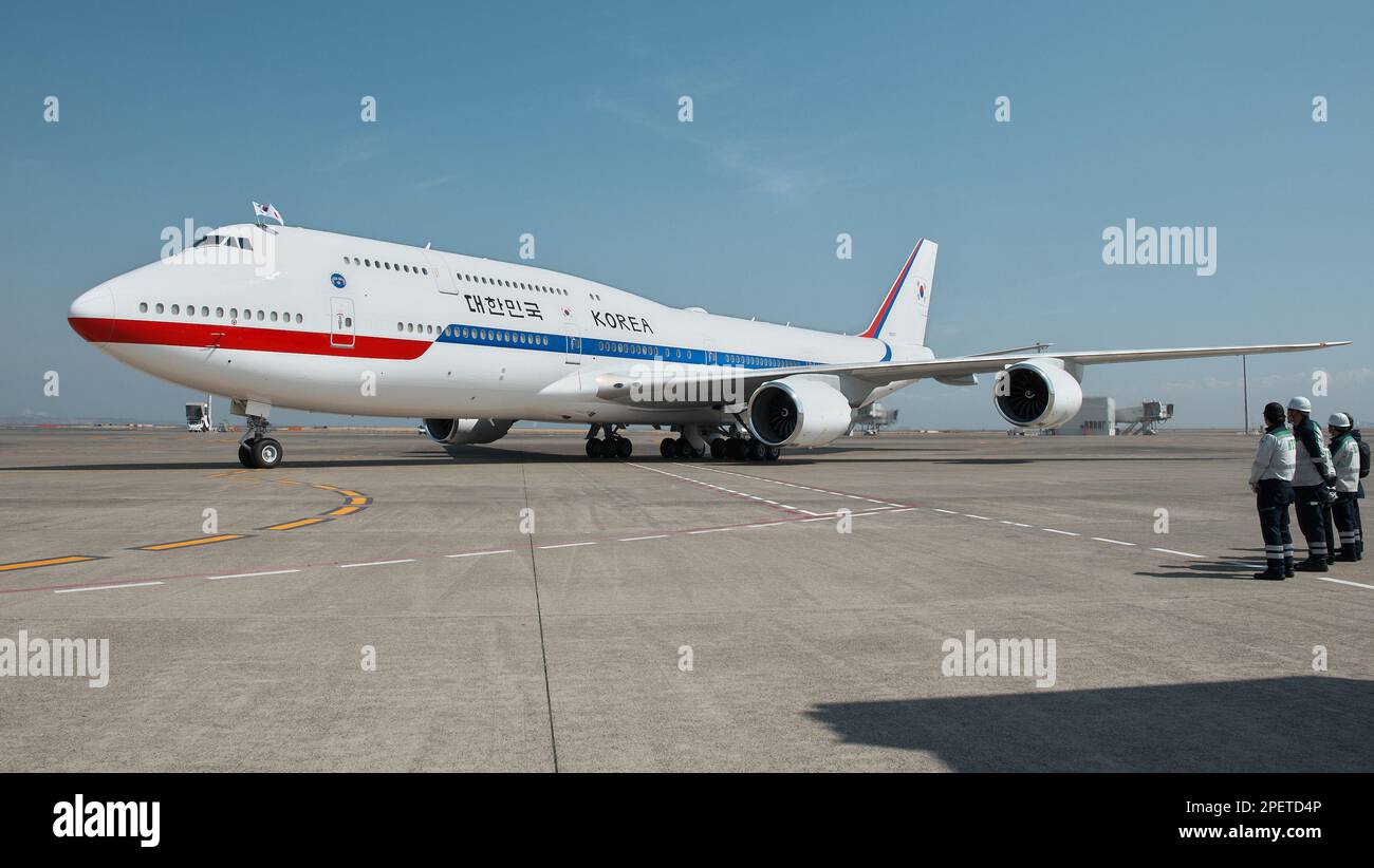 Tokyo, Giappone. 16th Mar, 2023. Il presidente della Corea del Sud Yoon Suk-yeol a bordo del Boeing 747-8i 'Code One' arriva all'aeroporto internazionale di Tokyo, in Giappone, giovedì 16 marzo 2023. Foto di Keizo Mori/UPI Credit: UPI/Alamy Live News Foto Stock