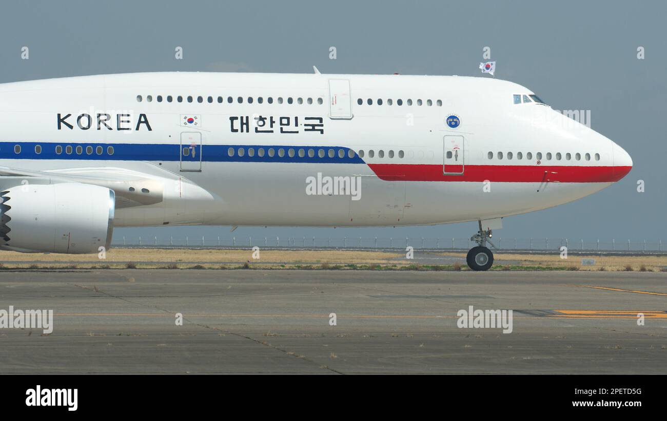 Tokyo, Giappone. 16th Mar, 2023. Il presidente della Corea del Sud Yoon Suk-yeol a bordo del Boeing 747-8i 'Code One' arriva all'aeroporto internazionale di Tokyo, in Giappone, giovedì 16 marzo 2023. Foto di Keizo Mori/UPI Credit: UPI/Alamy Live News Foto Stock