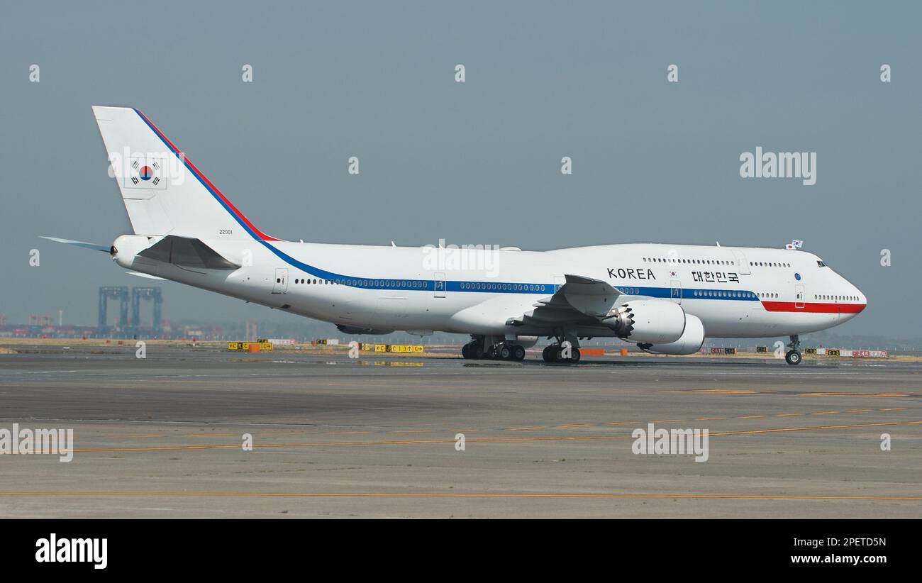 Tokyo, Giappone. 16th Mar, 2023. Il presidente della Corea del Sud Yoon Suk-yeol a bordo del Boeing 747-8i 'Code One' arriva all'aeroporto internazionale di Tokyo, in Giappone, giovedì 16 marzo 2023. Foto di Keizo Mori/UPI Credit: UPI/Alamy Live News Foto Stock