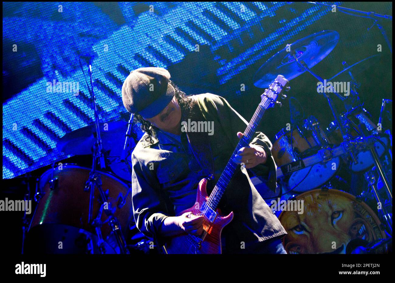 Santana in concerto al Gelredome di Arnhem Olanda nel 2010. vvvbvanbree fotografie Foto Stock
