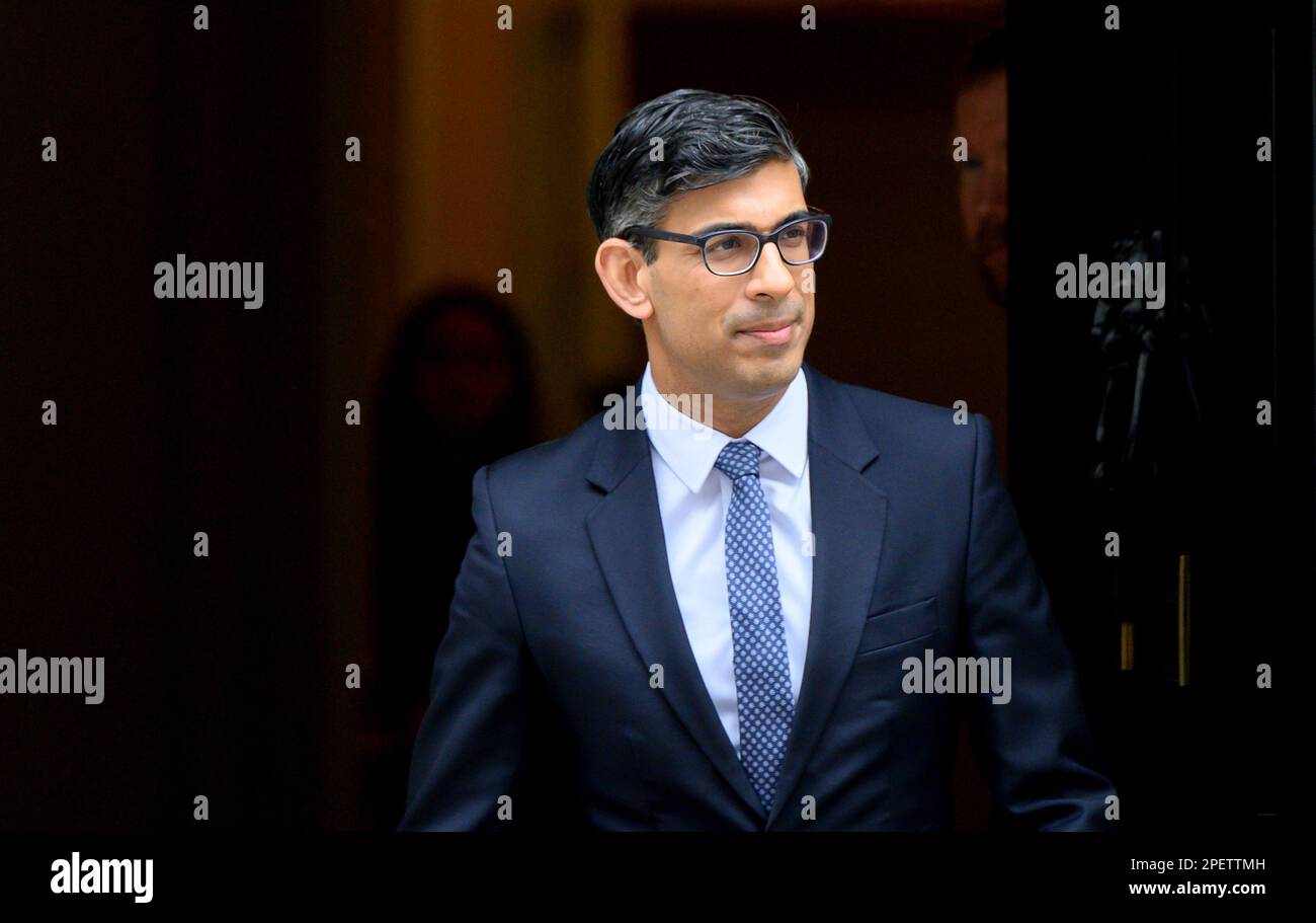 Rishi Sunak MP - primo Ministro britannico - lasciando 10 Downing Street per le interrogazioni del primo Ministro il giorno del bilancio primaverile di Jeremy Hunt, 15th Mar Foto Stock