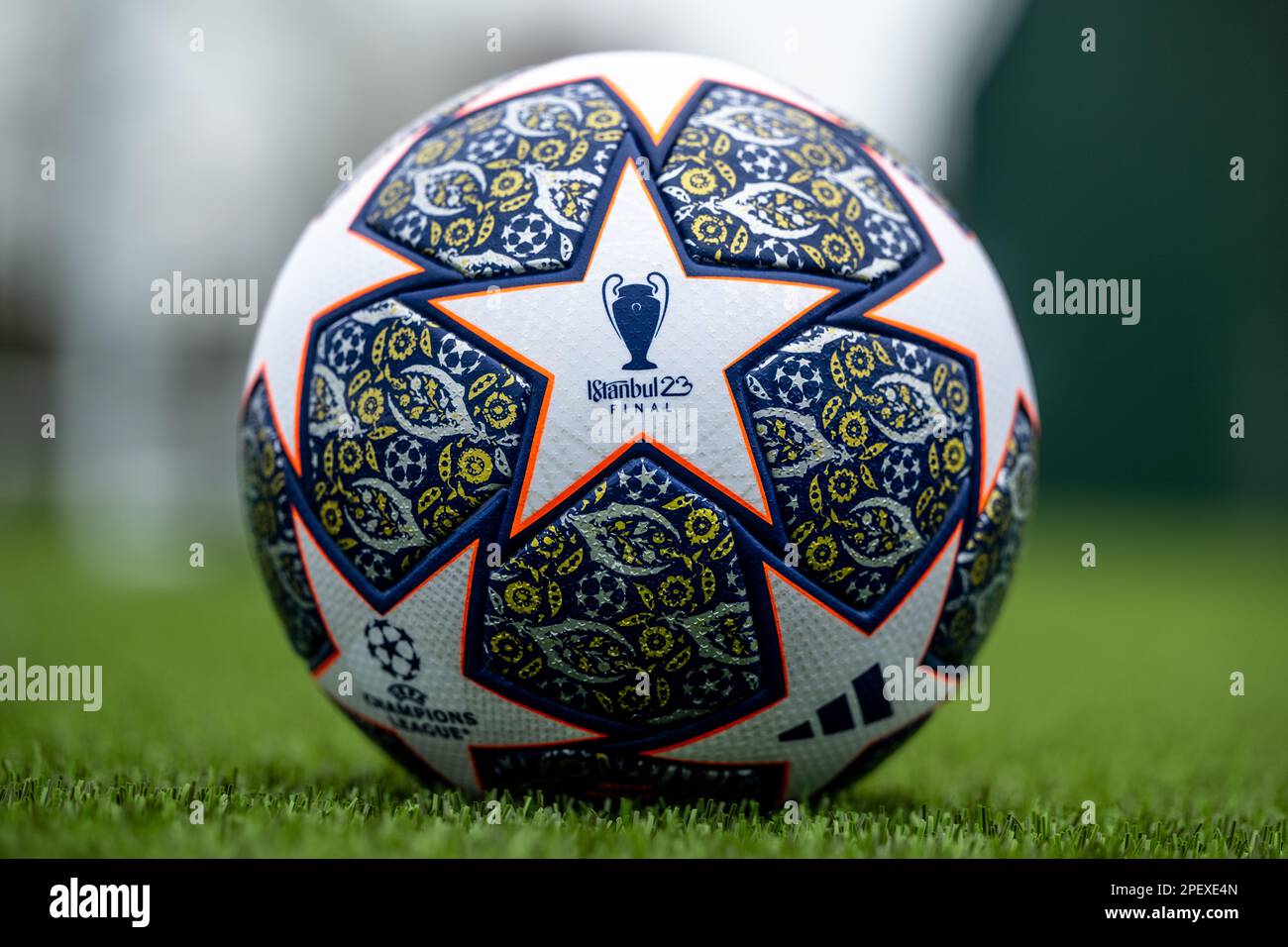 Primo piano di Adidas UEFA Champions League Final Football Istanbul 2023 2024 Foto Stock