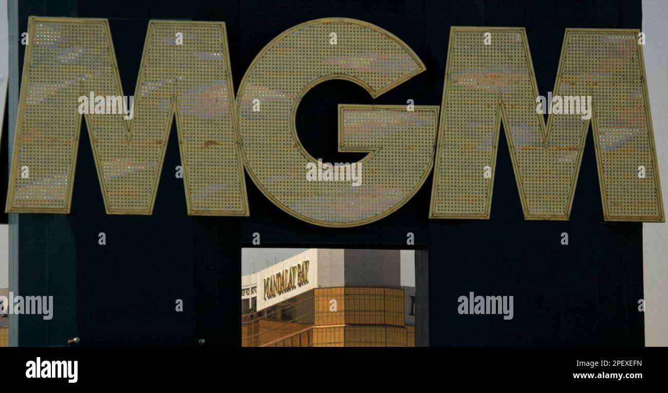 The Mandalay Bay Resort Hotel & Casino is seen through the MGM Grand Hotel & Casino marquee Tuesday, June 15, 2004 in Las Vegas. MGM Mirage Inc., and Mandalay Resort Group shareholders are considering MGM's $4.8 billion cash offer to acquire Mandalay's properties and create the world's largest gaming company.(AP Photo/Joe Cavaretta) Foto Stock