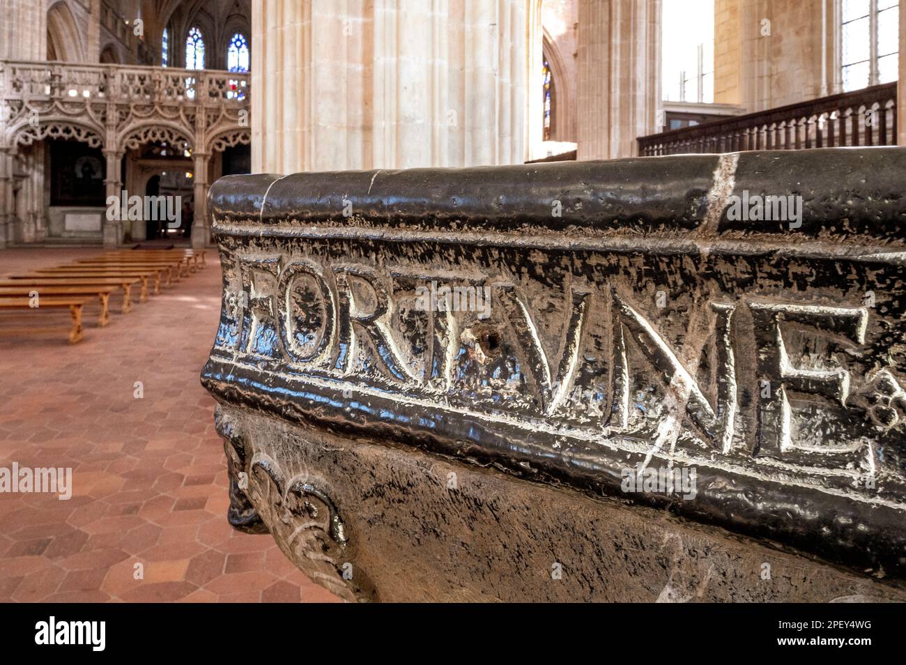 Fonte battesimale della chiesa abbaziale dell'ex abbazia reale di Brou a Bourg-en-Bresse Foto Stock