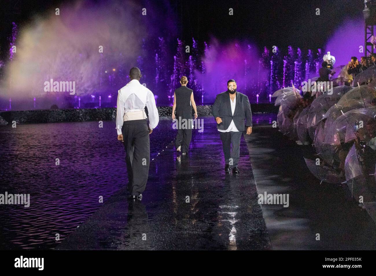Miami, Stati Uniti. 15th Mar, 2023. DJ Khaled cammina sulla pista alla sfilata di moda Hugo Boss durante la Primavera Estate 2023 Collection a Miami FL il 15 2023 marzo. (Foto di Jonas Gustavsson/Sipa USA) Credit: Sipa USA/Alamy Live News Foto Stock