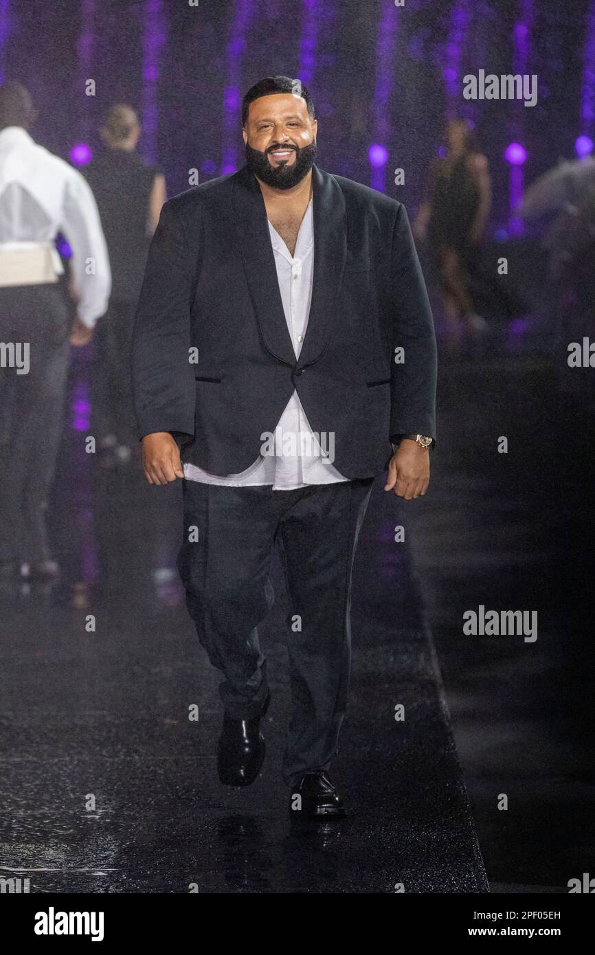Miami, Stati Uniti. 15th Mar, 2023. DJ Khaled cammina sulla pista alla sfilata di moda Hugo Boss durante la Primavera Estate 2023 Collection a Miami FL il 15 2023 marzo. (Foto di Jonas Gustavsson/Sipa USA) Credit: Sipa USA/Alamy Live News Foto Stock