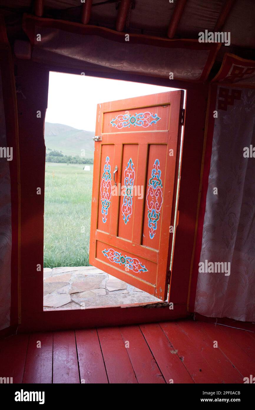 Interno di yurt, porta, Mongolia Foto Stock