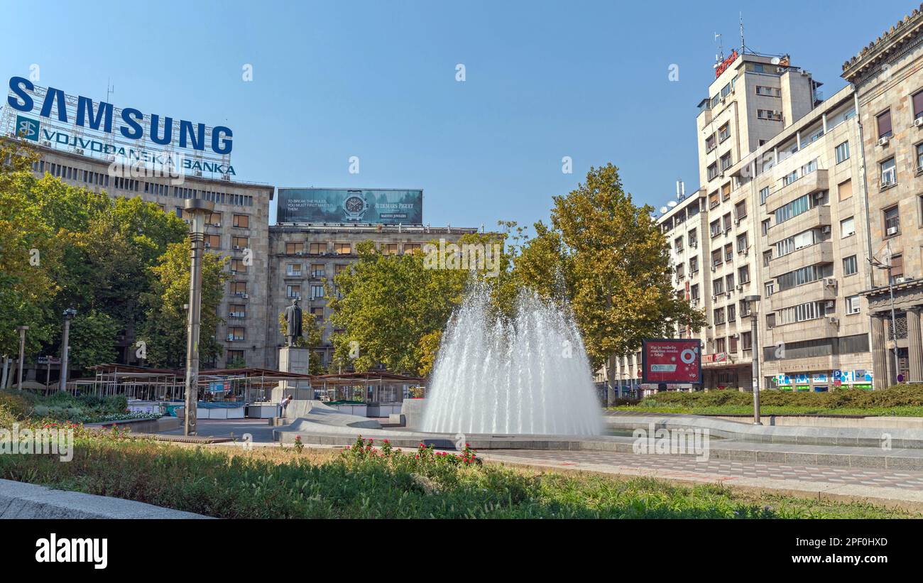 Belgrado, Serbia - 06 agosto 2017: Samsung Sign at Office Building Nikola Pasic Square Summer Day Capital City. Foto Stock