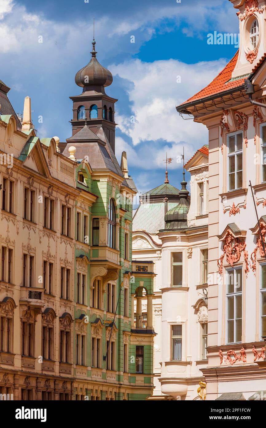 Centro storico di Praga architetture bellissime con la caratteristica cupola barocca a cipolla Foto Stock