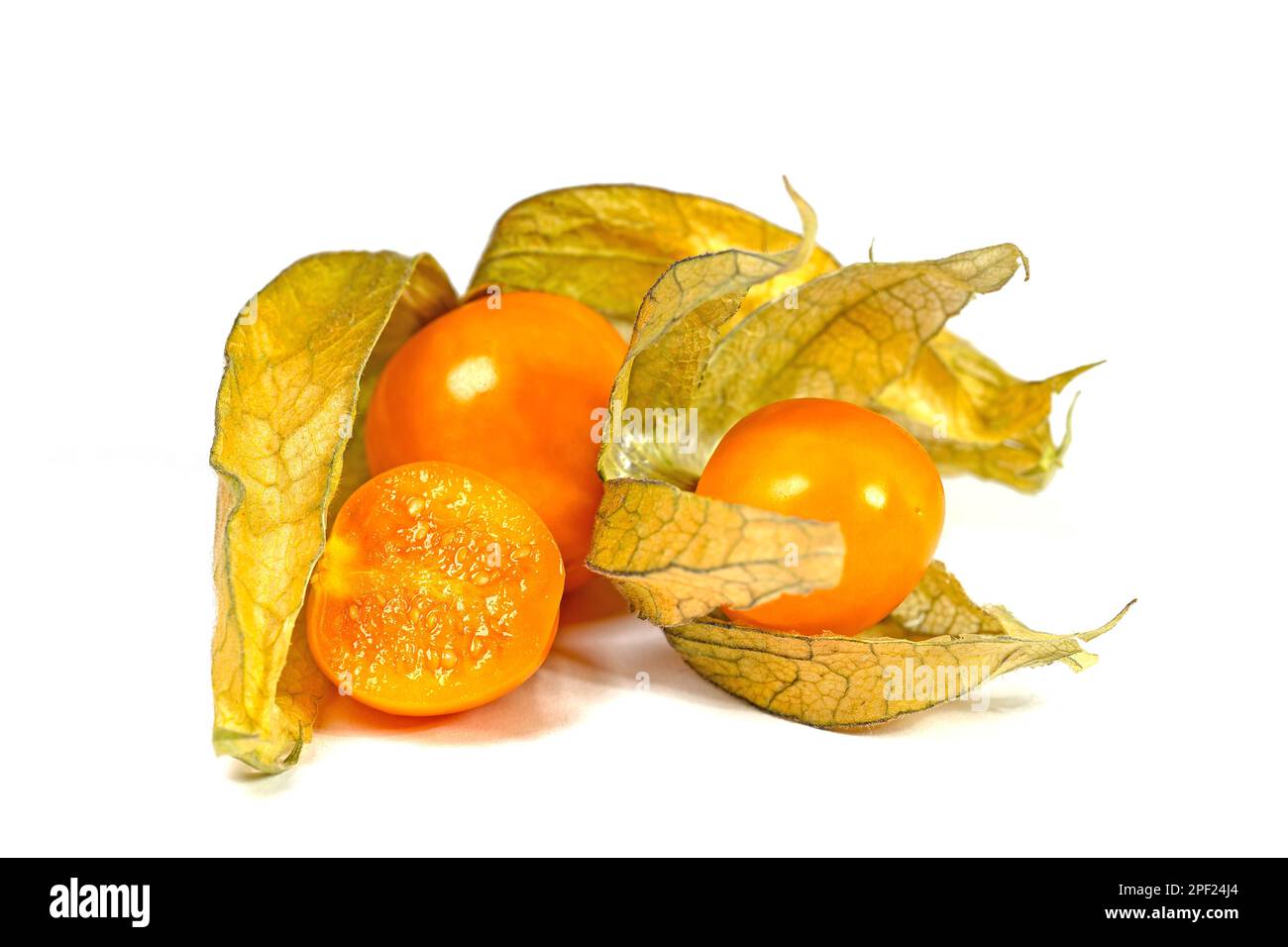 Mirtilli di palma isolati su sfondo bianco Foto Stock