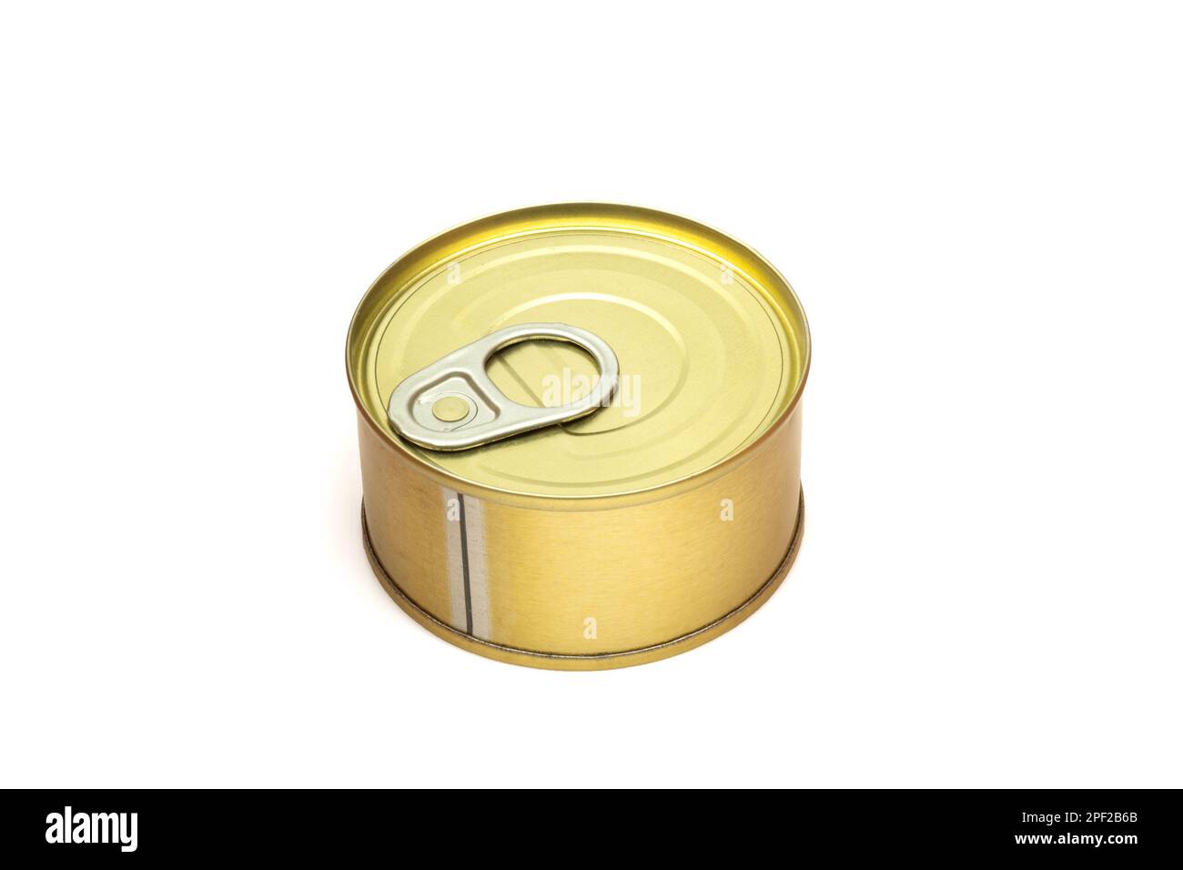 Lattina metallica lucida del colore dorato dell'alimento può isolato sul retro bianco Foto Stock