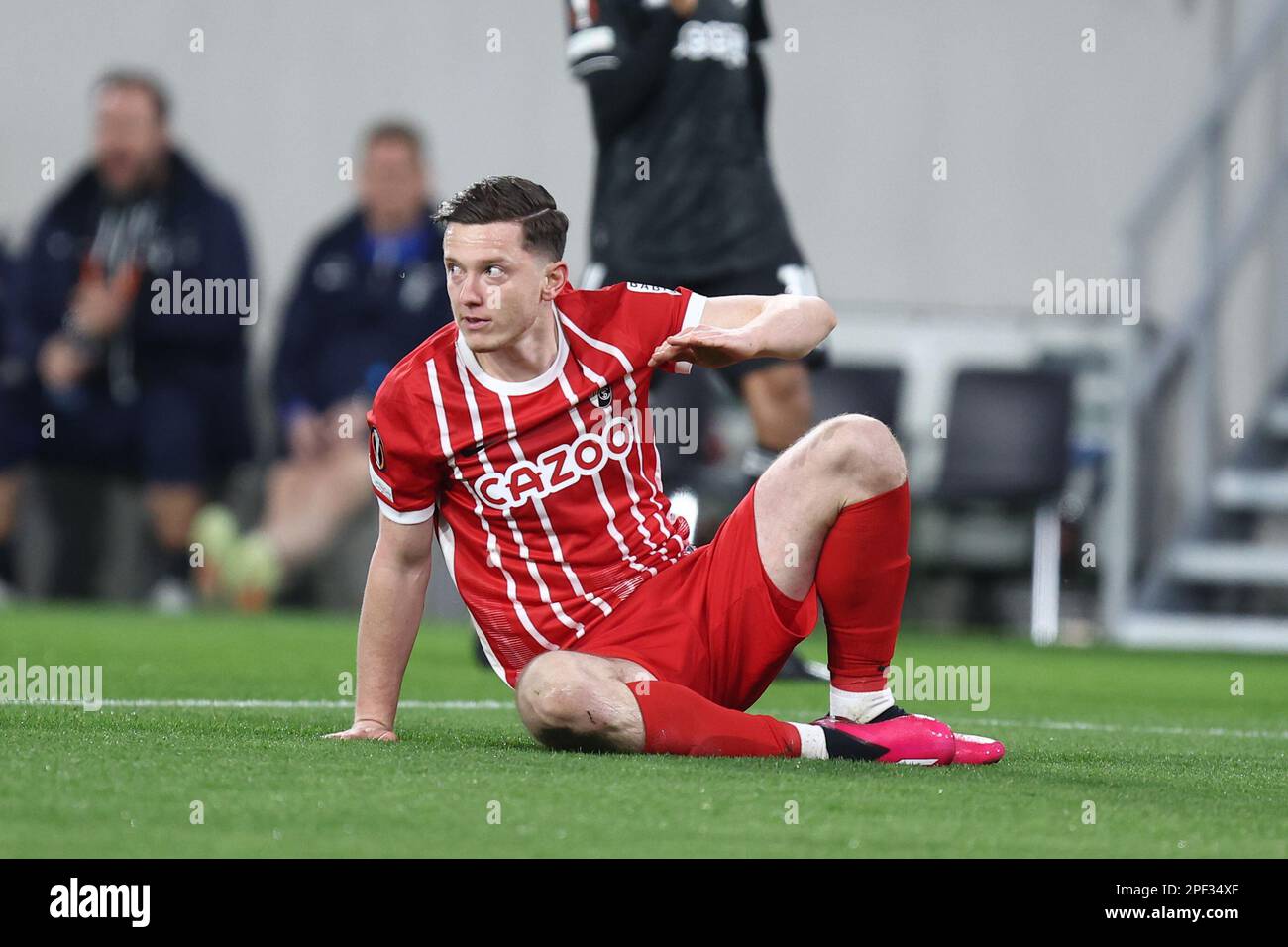 Michael Gregoritsch di SC Freiburg sembra sconsolato durante il round della UEFA Europa League di 16 partita di seconda gamba tra SC Freiburg e Juventus FC allo Stade Europa-Park il 16 2023 marzo a Friburgo, in Germania . Foto Stock