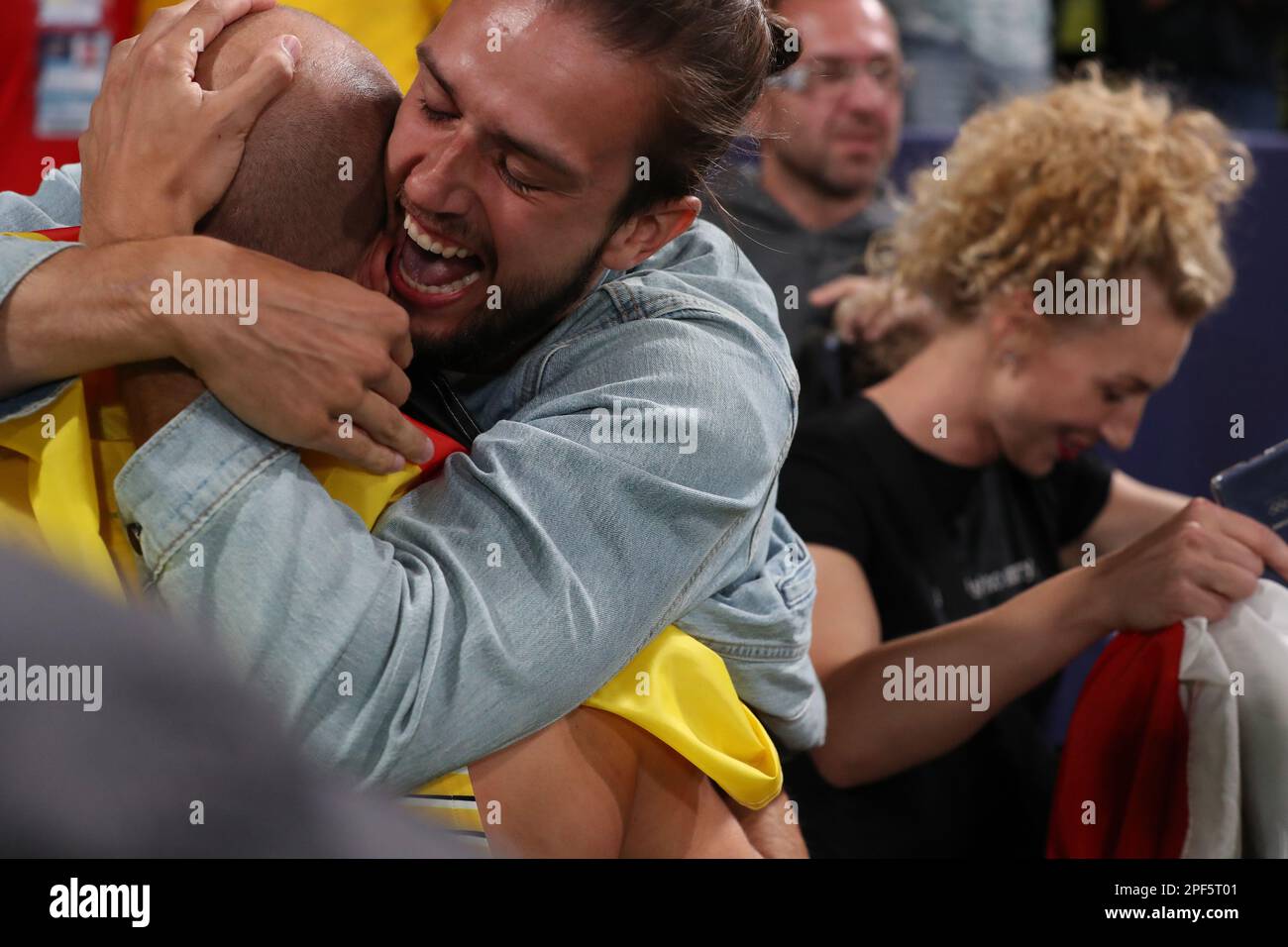 Julian WEBER festeggia con i tifosi dopo aver vinto la medaglia d'oro nel Javelin al Campionato europeo di Atletica 2022 Foto Stock