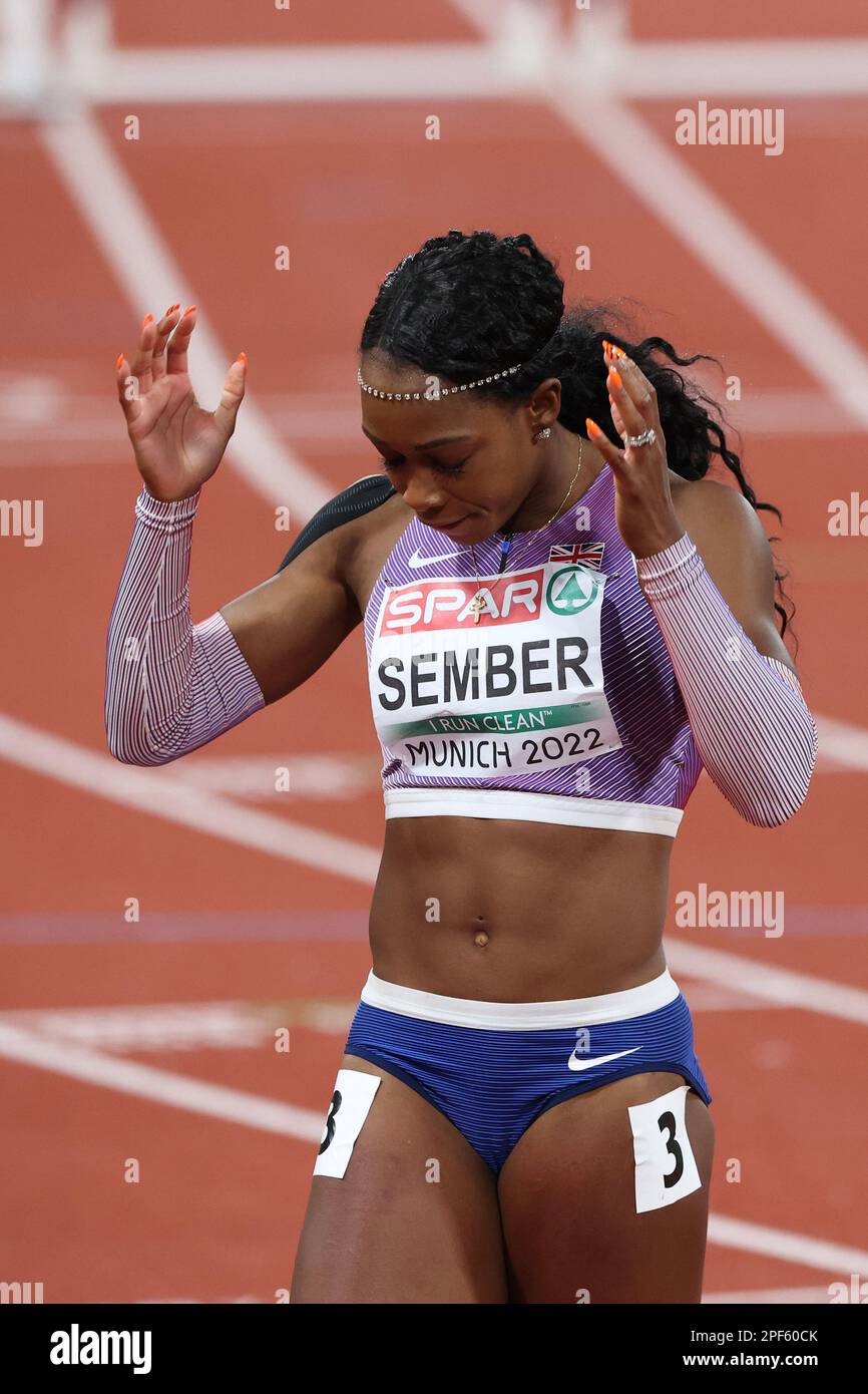 Cindy SEMBER ha deluso di aver raggiunto l'ultimo ostacolo nella finale di Hurdles 100m al Campionato europeo di Atletica 2022 Foto Stock