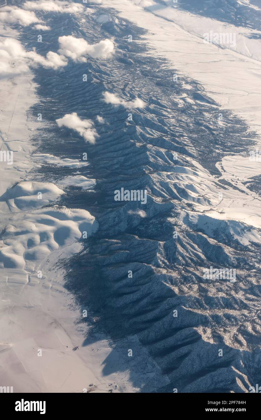 Cresta di montagna coperta di neve in Canada Foto Stock