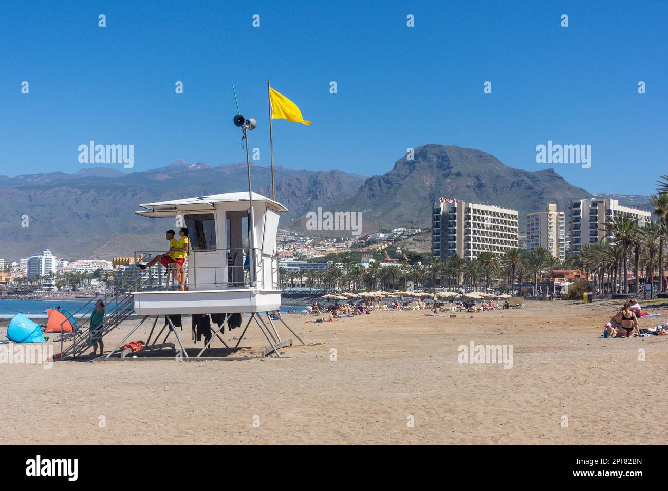 Vista sulla spiaggia e sul resort, Playa de las Américas, Tenerife, Isole Canarie, Regno di Spagna Foto Stock