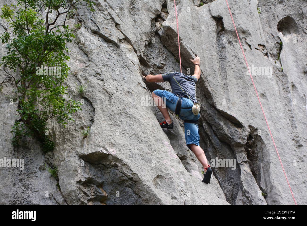 Arrampicata su roccia nel parco Paklenica, Croazia Foto Stock