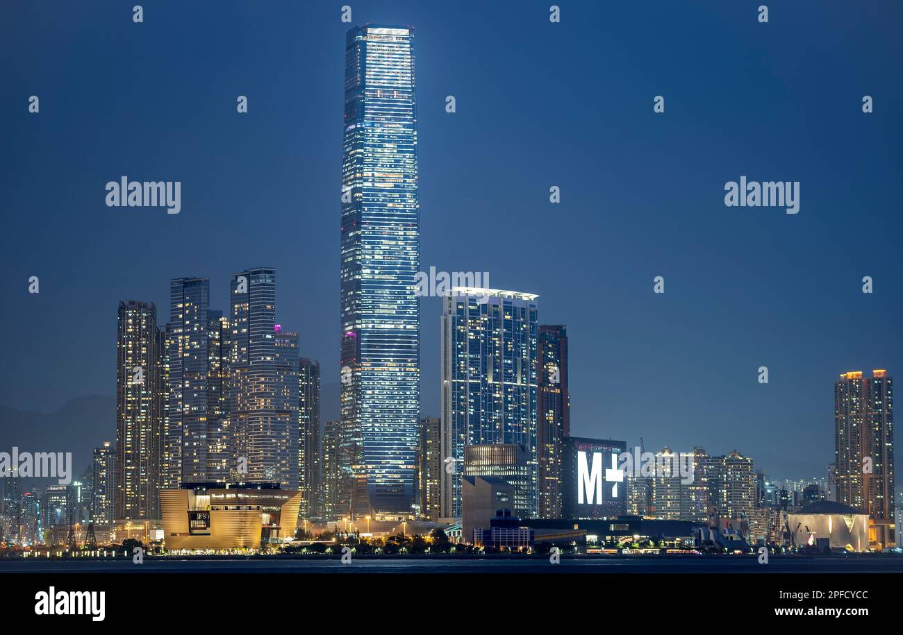 L'ICC International Commerce Centre e il nuovissimo museo M+ di cultura visiva di Hong Kong, Victoria Harbour, Hong Kong, Cina. Foto Stock