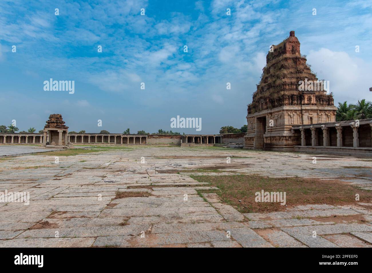 Tempio di Pattabhirama in Hampi dedicato al Signore RAM. Hampi, la capitale dell'antico Impero Vijayanagara, è patrimonio dell'umanità dell'UNESCO. Foto Stock
