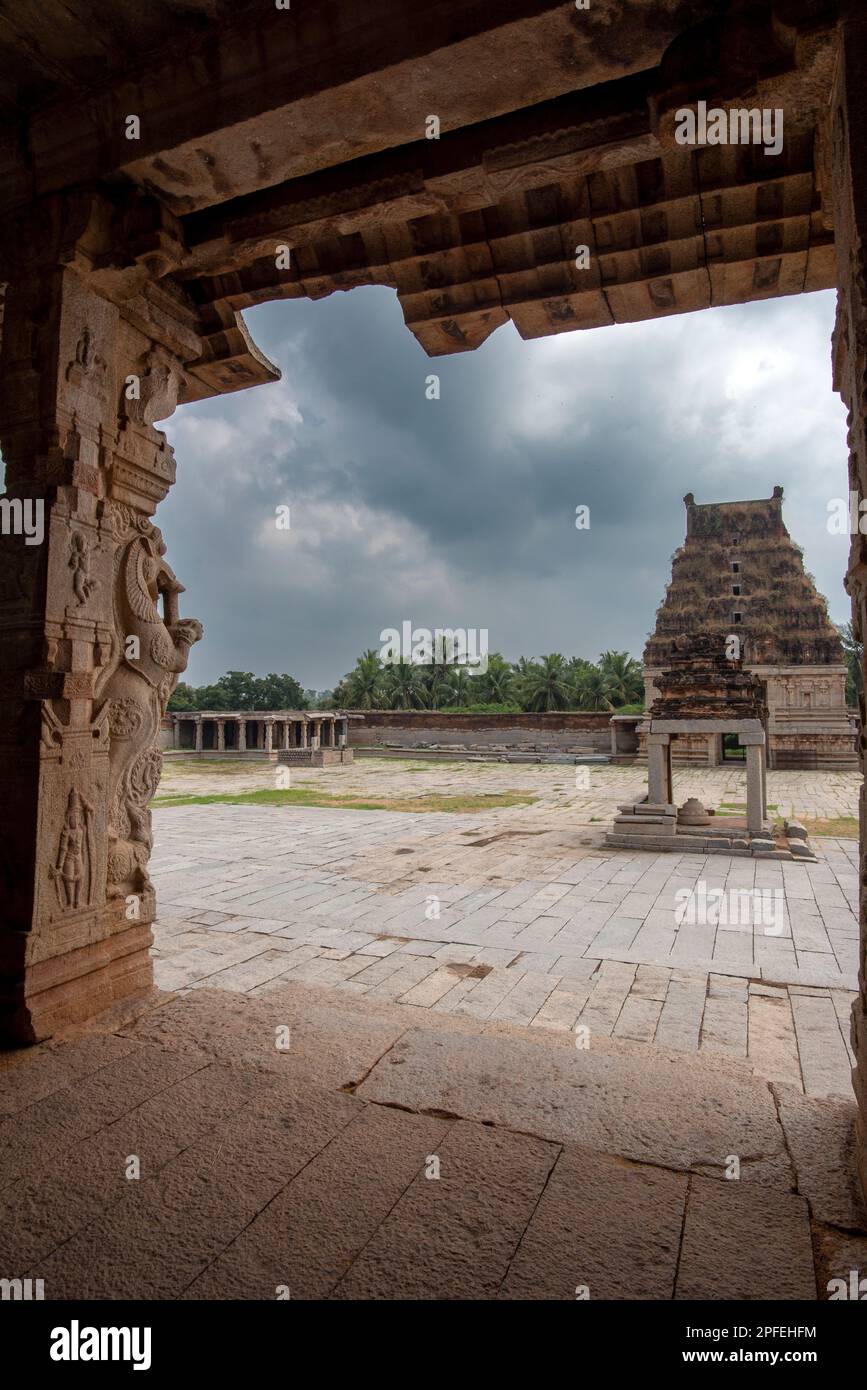 Tempio di Pattabhirama in Hampi dedicato al Signore RAM. Hampi, la capitale dell'antico Impero Vijayanagara, è patrimonio dell'umanità dell'UNESCO. Foto Stock