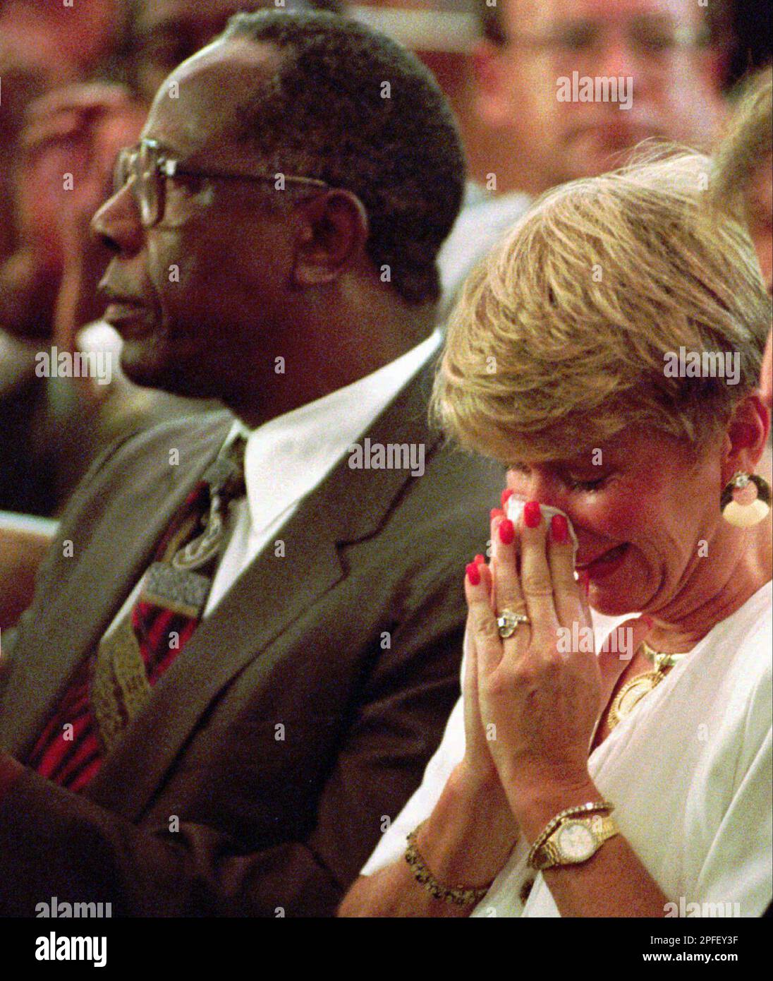 Greer Johnson, Mickey Mantle's agent, cries while sitting next to baseball great Hank Aaron at a memorial service for Mantle at the First United Methodist Church Sunday, Aug. 20, 1995 in Greensboro, Ga. Mantle, who died of cancer Aug. 13th, worshiped at the church when in the area to relax and play golf with friends. (AP Photo/Tannen Maury) Foto Stock