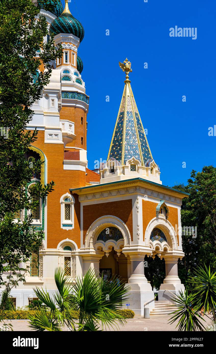 Nizza, Francia - 7 agosto 2022: Cattedrale di San Nicola Chiesa ortodossa del Patriarcato di Mosca nel quartiere storico le Piol di Nizza Foto Stock
