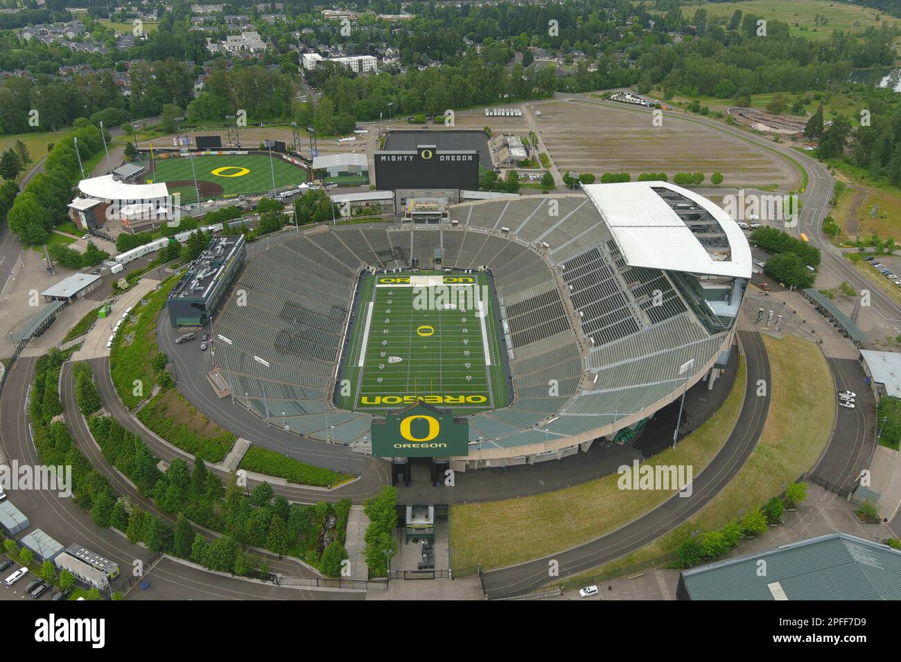 Vista aerea generale dello stadio Autzen nel campus dell'Università dell'Oregon, giovedì 9 giugno 2022, a Eugene, ore Foto Stock