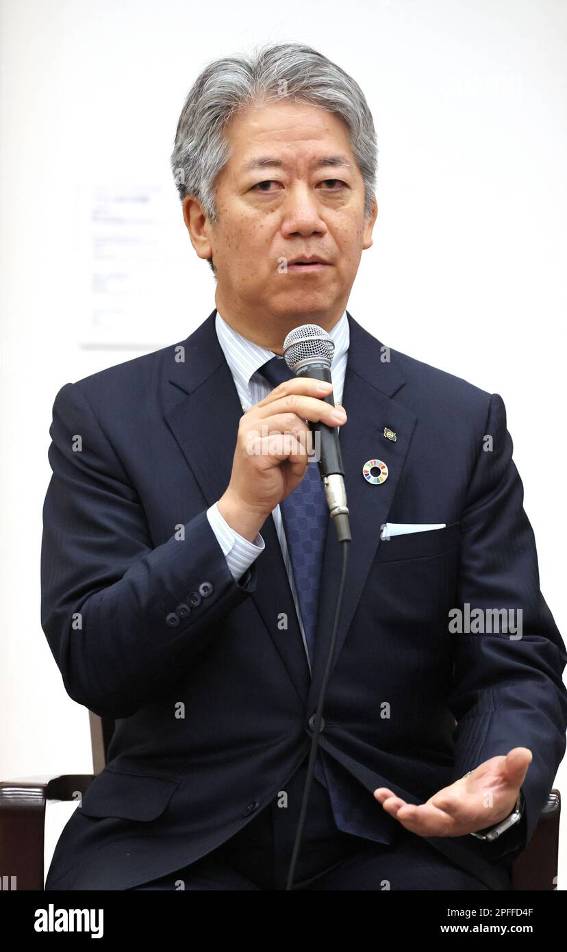 Tokyo, Giappone. 17th Mar, 2023. Il presidente della Kawasaki Heavy Industries (KHI) Yasuhiko Hashimoto parla come KHI e il National Museum of Western Art (NMWA) hanno concordato una partnership completa alla NMWA di Tokyo venerdì 17 marzo 2023. La NMWA fu fondata per ospitare ed esporre la collezione Matsukata nel 1959. Matsukata Collection è una vasta collezione d'arte, raccolta da Kojiro Matsukata, primo presidente del cantiere Kawasaki, predecessore di KHI. (Foto di Yoshio Tsunoda/AFLO) Foto Stock