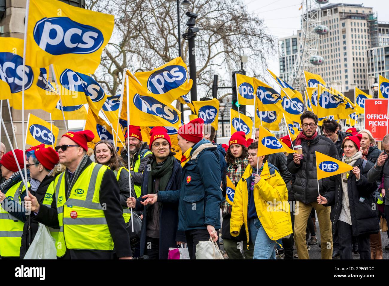 Sciopero e dimostrazione di funzionari pubblici per una retribuzione equa organizzata da PCS, Public and Commercial Services Union, Londra, Regno Unito 15/03/2023 Foto Stock