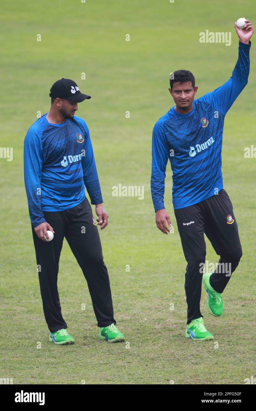 Shakib al Hasan e Nasum Ahmed durante il Bangladesh National Cricket ODI Team partecipa alla pratica al Sylhet International Cricket Stadium, Lakkatura, Sylh Foto Stock